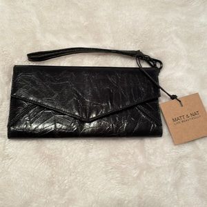 Matt & Nat vegan leather black wristlet NWT